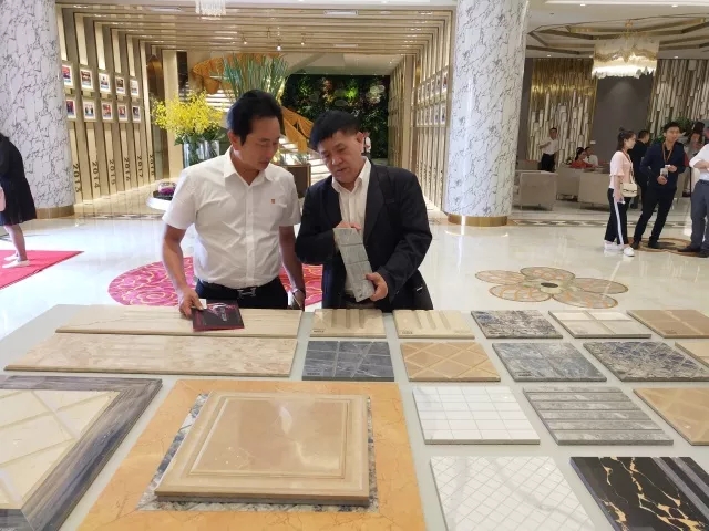 夏高生副會(huì)長參觀.jpg